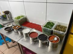 配料台。挺丰富的。-文山荷鲜居(翠湖店)