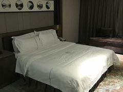 -迎商酒店(深圳罗湖火车站向西村地铁站店)