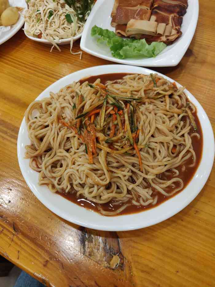 去过,女朋友表示面不错.我一般.味道不是很重,不错的一家面馆.