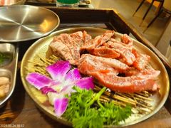 -围炉肉舍•炭烤活鳗•丹东海鲜烤肉(步行街店)