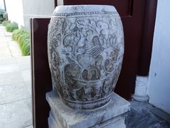 “认主独一”门两侧的石鼓墩-松江清真寺