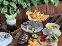 -Mark&Mars Restaurant