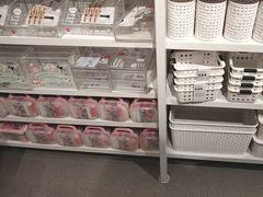 -名创优品(北京新中关购物中心地铁层店)