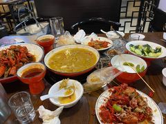 -虾弄弄海派小龙虾·牛羊蝎子火锅