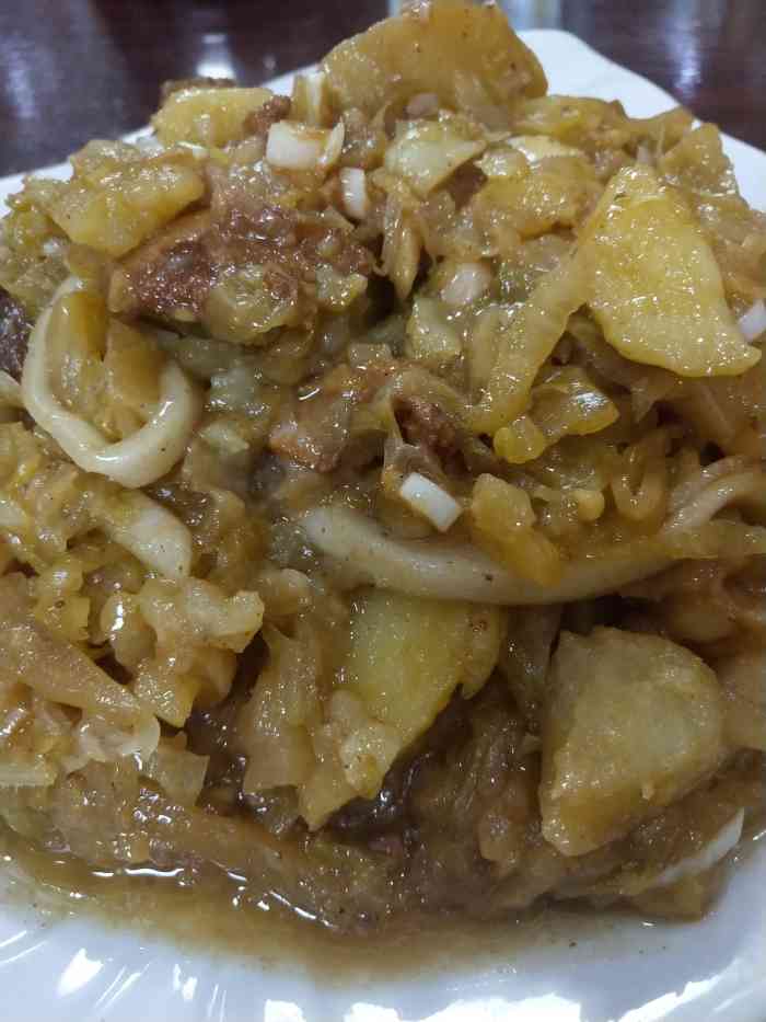 伊盟烩菜焖面-"这家店就在兴安北路上,离阿尔泰游乐场也就.