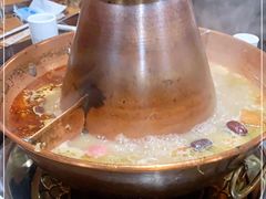 -果松木炭酸菜铜火锅·外婆参鸡汤