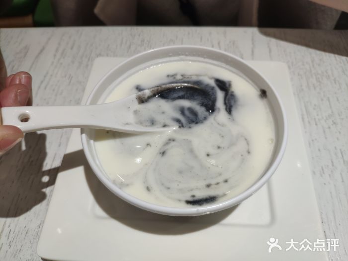 聪嫂私房甜品(旺角花园街店)芝麻杏仁露图片