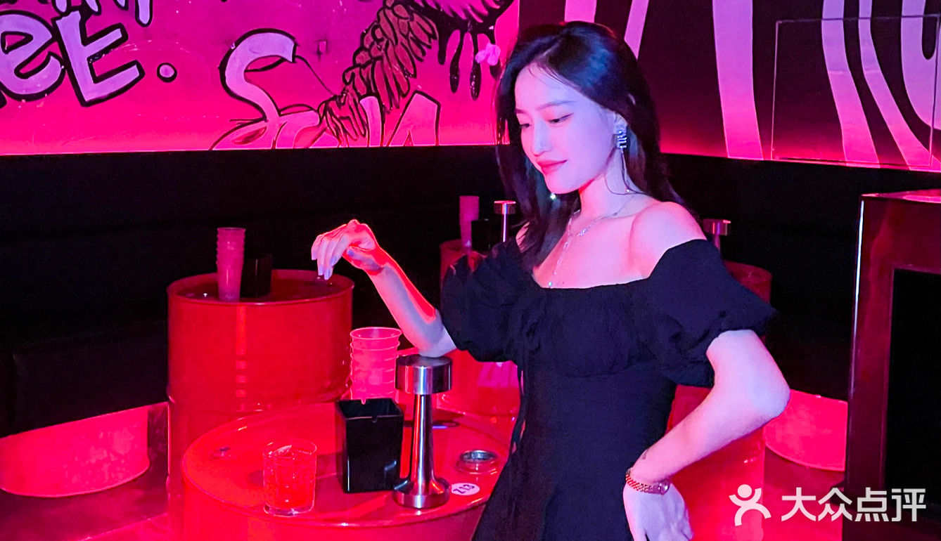 重庆探店｜九街高性价比hiphop酒吧🔥ZAO起来