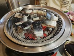 -围炉肉舍丹东海鲜烤肉·烤活鳗(步行街店)