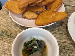 炸窝头配臭豆腐-玫瑰红烤羊排(北新桥三条店)