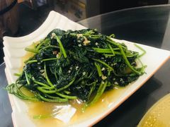 -石磨豆花家常菜·牦牛排土火锅