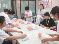 -爱月宝月嫂·育儿嫂