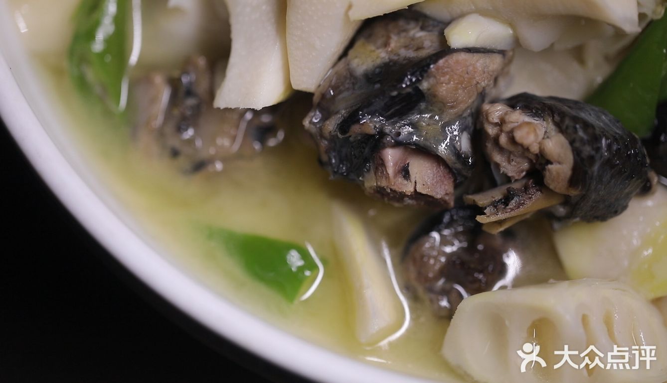 抱着个小碗吃着晚饭的那个味道