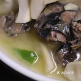 抱着个小碗吃着晚饭的那个味道