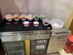 -小蛮椒麻辣烫·麻辣拌(青浦宝龙店)