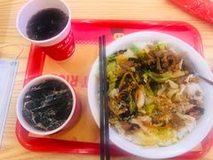 鱼香肉丝饭-猪戈戈超级猪脚饭(佳兆业店)