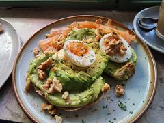 牛油果煮蛋吐司-RAC BAR(安福路店)