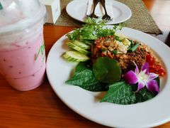 -Chom Cafe and Restaurant