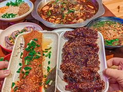 -爆炸头阿姨小四川正宗川味小吃(无任何分店)