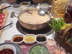 -洪氏嗨捞·广东猪肚鸡·椰子鸡火锅(西咸万象城店)