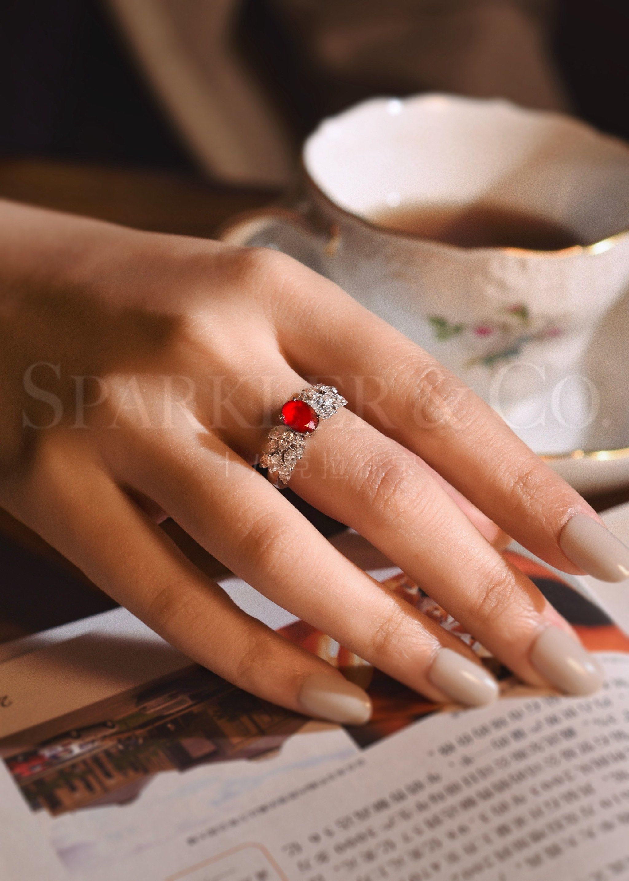 款式欣赏| 18k金红宝石钻石戒指