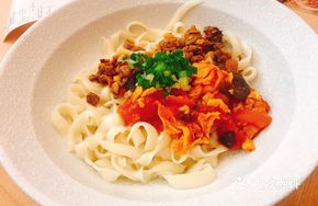 Tomato Soup Knife-Sliced Noodles