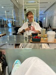 -罗亚帝造型·烫发染发
