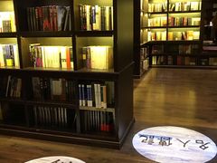 -钟书阁(松江泰晤士小镇店)