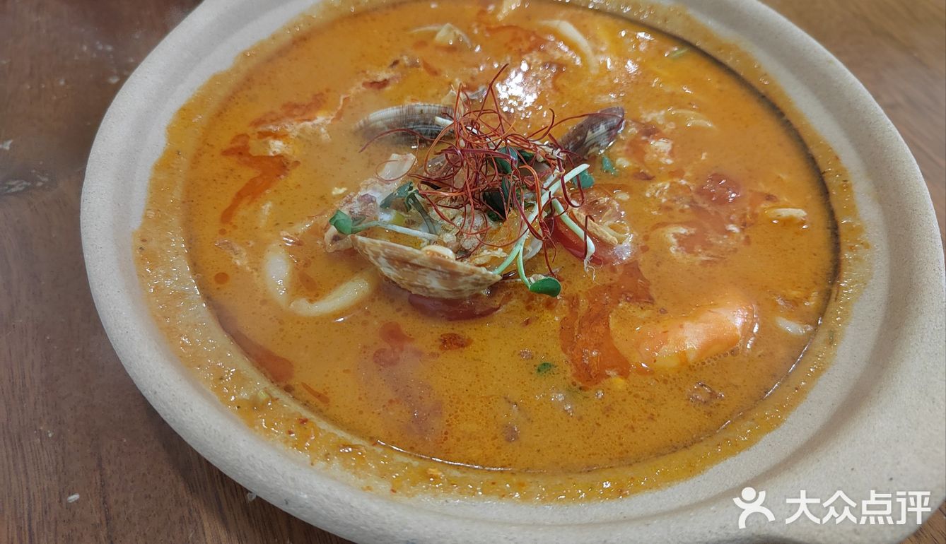 一家不建议用餐高峰期来的小吃店