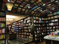 -钟书阁(松江泰晤士小镇店)