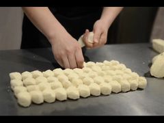 曹壹两灌汤生煎包-罍+村卤菜摊(罍街店)