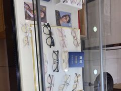 -光明眼镜·蔡司授权(徐泾店)