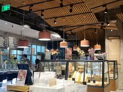 面包甜点陈列柜-Dough&Joe团憩(瑞虹天地月亮湾店)