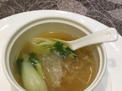 鱼翅汤-世博源公馆·本帮融合菜·主题包厢·江景餐厅