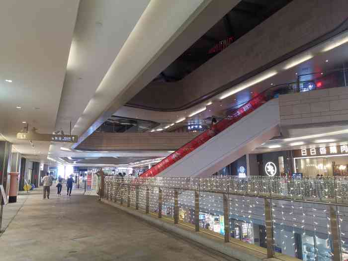 万科里位于龙岗中心城红立方附近有地下停车场这次做的活动是商场内的