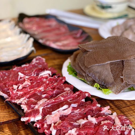 昊飞砂锅涮雪花牛肉(新城河路店)