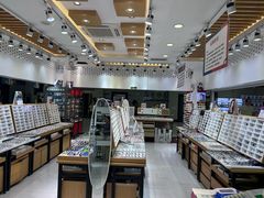 -美式眼镜·授权蔡司.依视路.尼康.豪雅.明月(人民广场店)