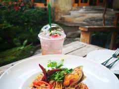 -Chom Cafe and Restaurant