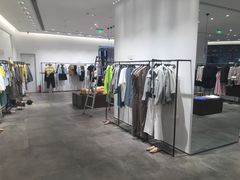 -URBAN REVIVO(上海中庚漫游城店)