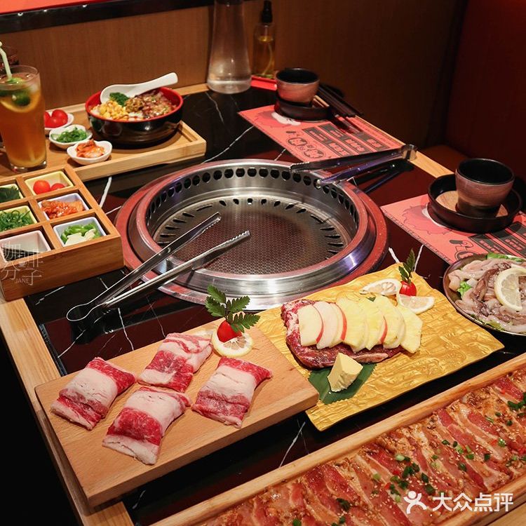 广州美食丨降温天，到氛围感十足的烧小小吃烤肉啦〜