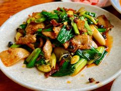 蒜苗回锅肉-茅屋大酒店