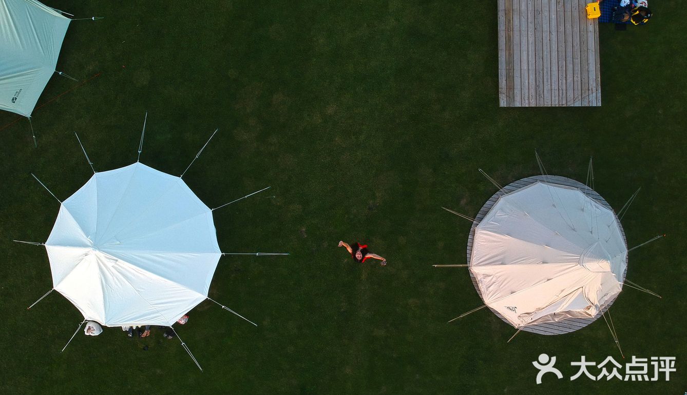 可以疯狂撒欢儿的大草坪，等你哦！