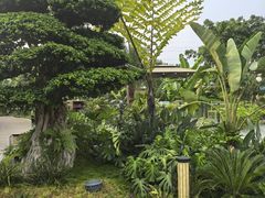 -茅草房·河畔园林火锅