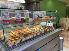 面包甜点陈列柜-PAOPAO Bakery&Café(港汇店)