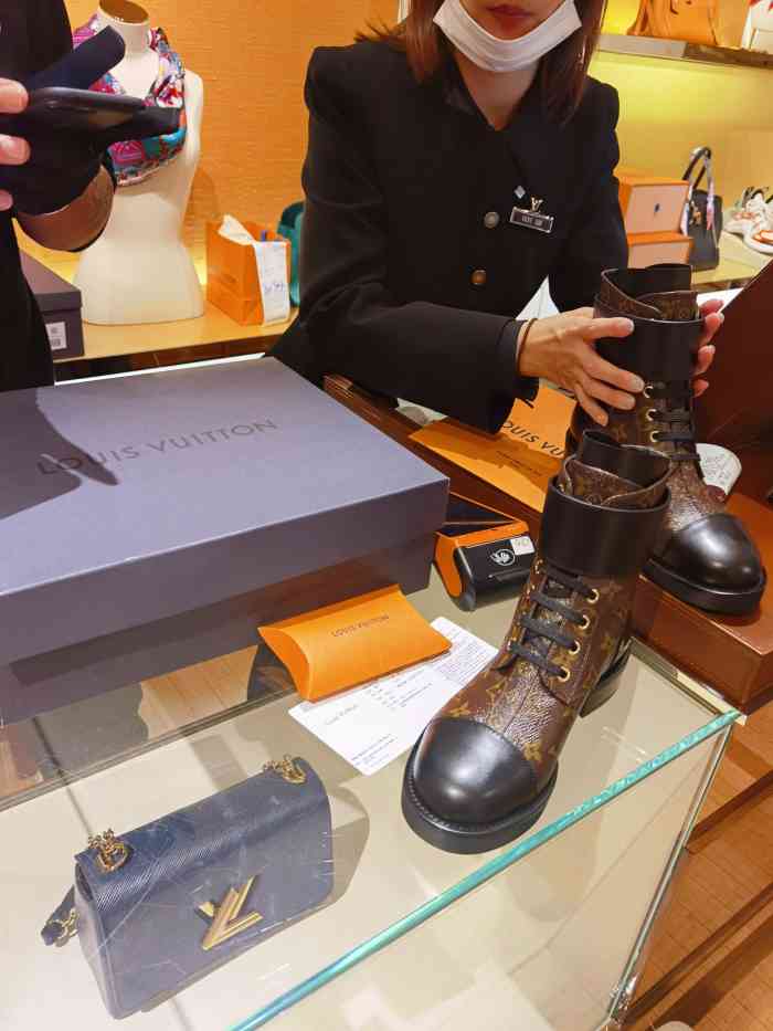 lv路易威登杭州大厦女士店