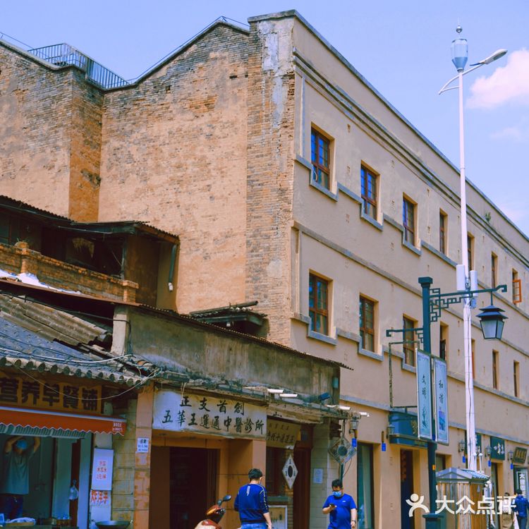 昆明｜老街边的网红建筑，成双对月楼