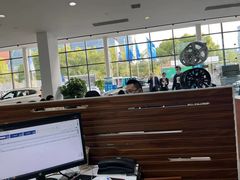 -上海宝信宝马4S店