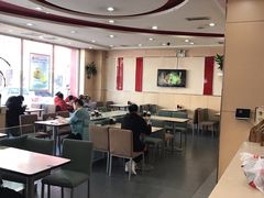 大堂-李先生牛肉面大王(营口大润发店)