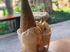 -Chom Cafe and Restaurant