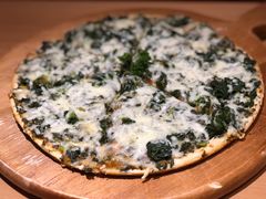 菠菜Pizza-Lia Cafe Bar Restaurant松山咖啡屋